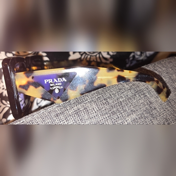 Prada Tortoiseshell Sunglasses SPR 23y-f 2au-05 - Picture 11 of 16